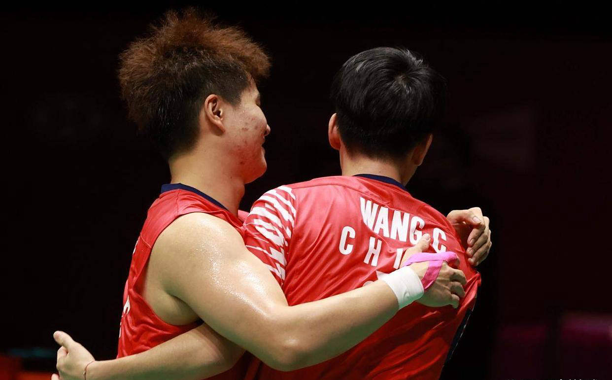 中国羽毛球队终于夺得中国香港羽毛球公开赛男双冠军!